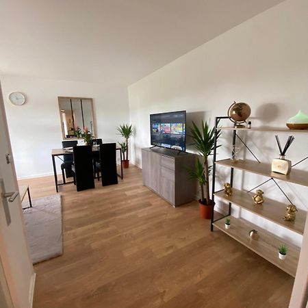 Appartement 59M2 Professionnel Ou Familial Saint Quentin En Yvelines Монтиньи-ле-Бретонё Экстерьер фото
